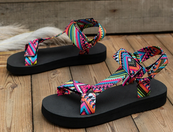 Floral Fantasy: Omarm het seizoen in stijl met onze zomersandalen