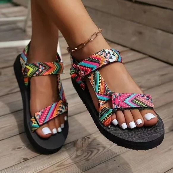 Floral Fantasy: Omarm het seizoen in stijl met onze zomersandalen