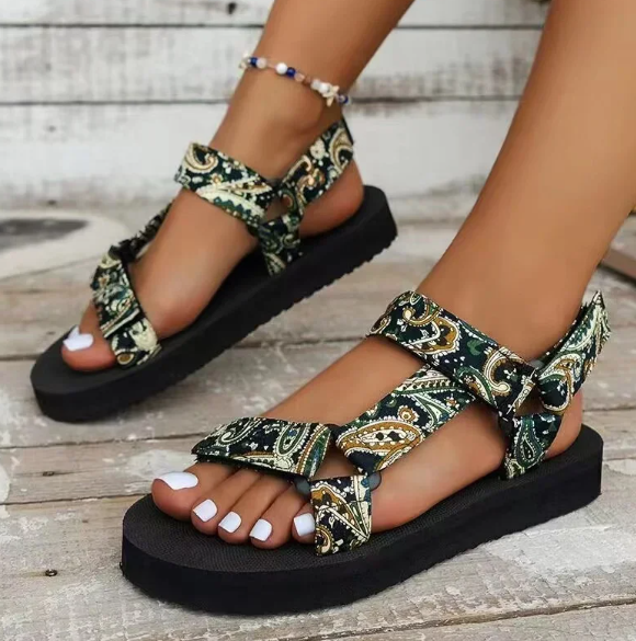 Floral Fantasy: Omarm het seizoen in stijl met onze zomersandalen